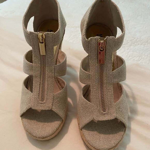 Michael Kors Damita Wedge size 9- new, never worn - Picture 1 of 5